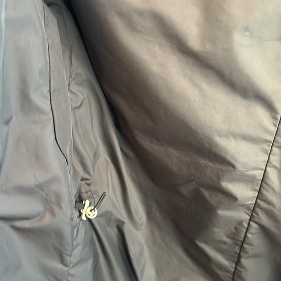 Lululemon rain coat - Picture 7 of 7